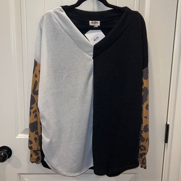 Leopard sleeve Colorblock Top - Picture 1 of 5